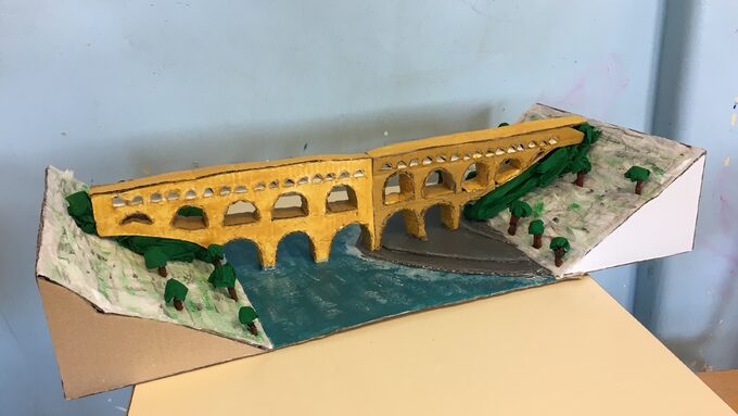 projet des élèves de 4° "Le Pont du Gard"